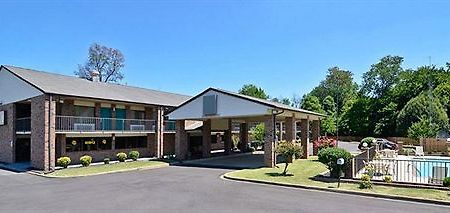 Travelers Inn And Suites Memphis Exterior photo