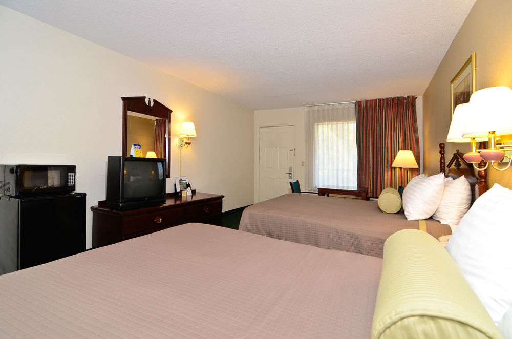 Travelers Inn And Suites Memphis Exterior photo
